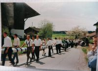 Maibaumaufstellen in Holzhausen 01.05.1999